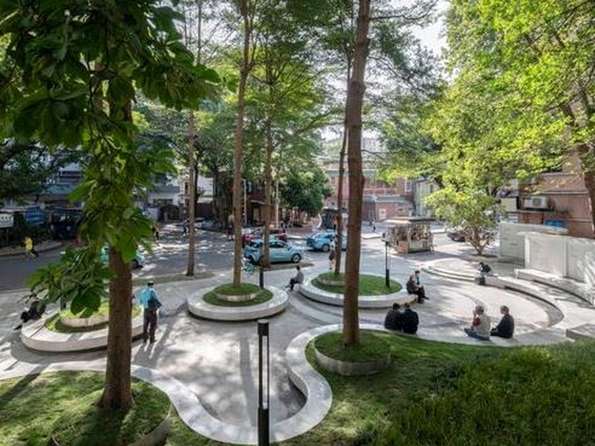 Central garden lounge