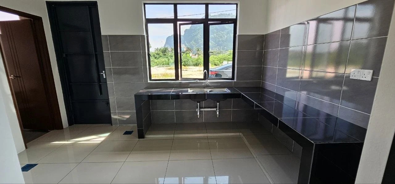 Ampang Cove kitchen - show unit