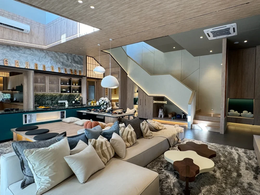 Bungalow Dees double-height living room - show unit