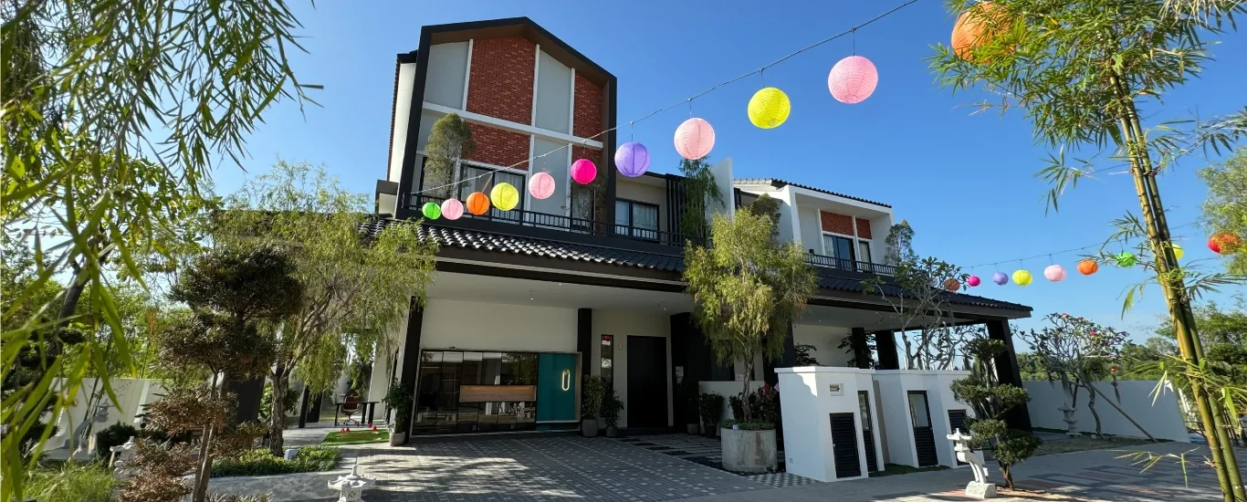 Bungalow Dees street-facing exterior - project photo