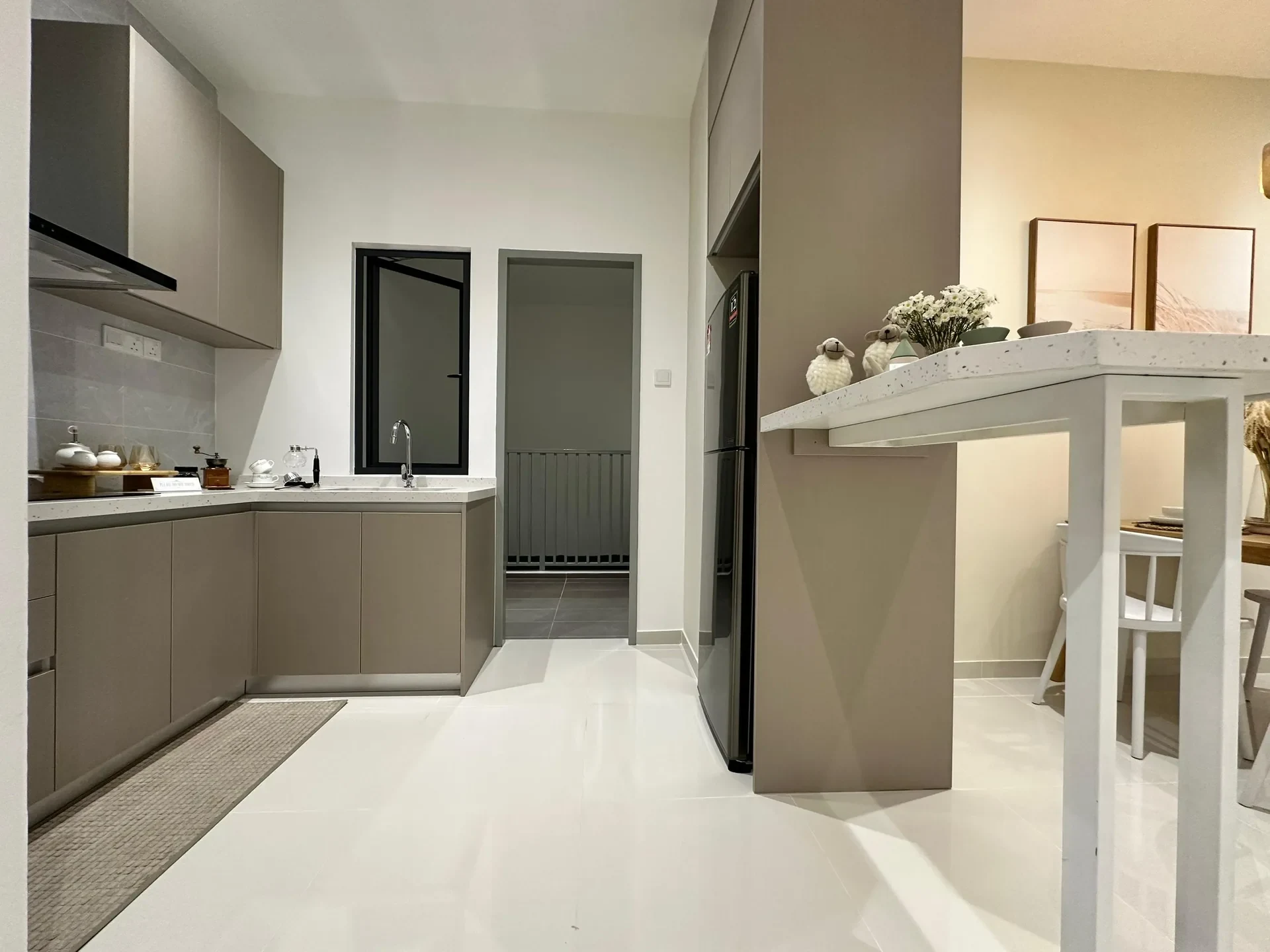 Iconic Harmony show-unit kitchen